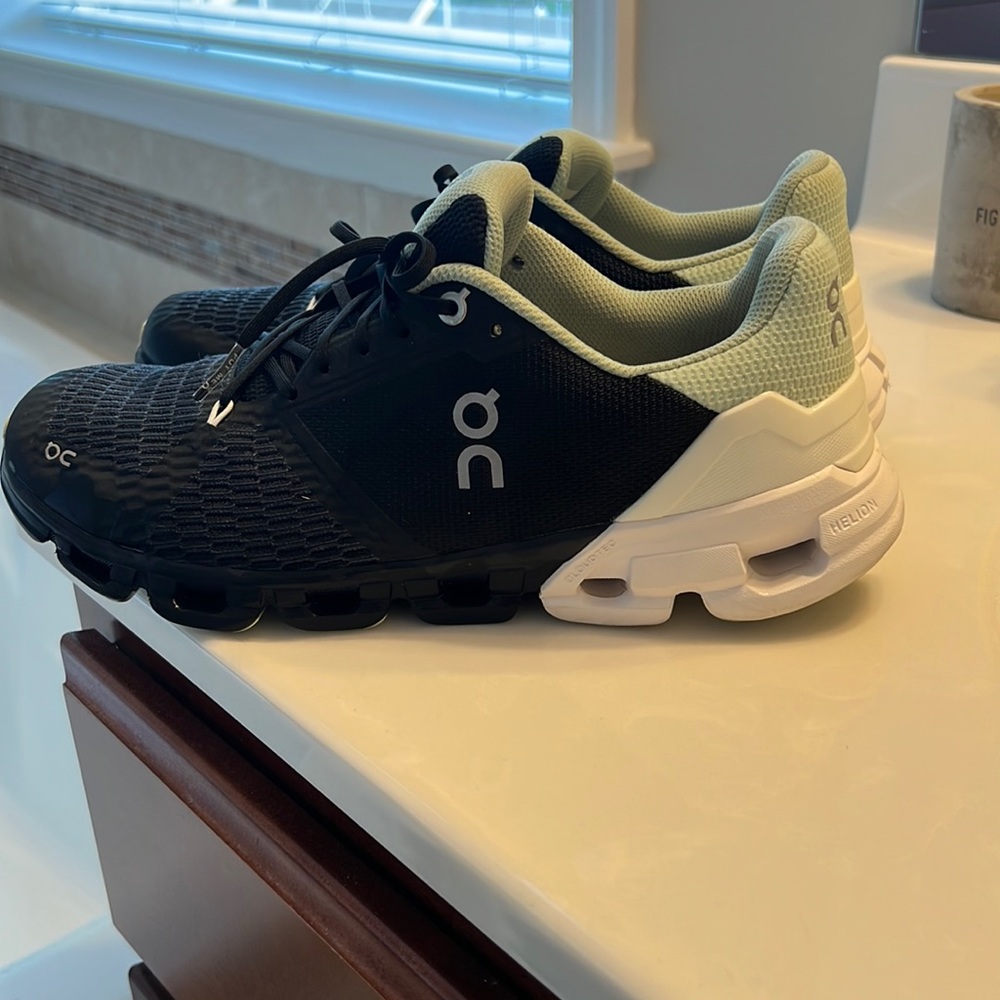 On Cloudflyer Road-Running Shoes Size 10